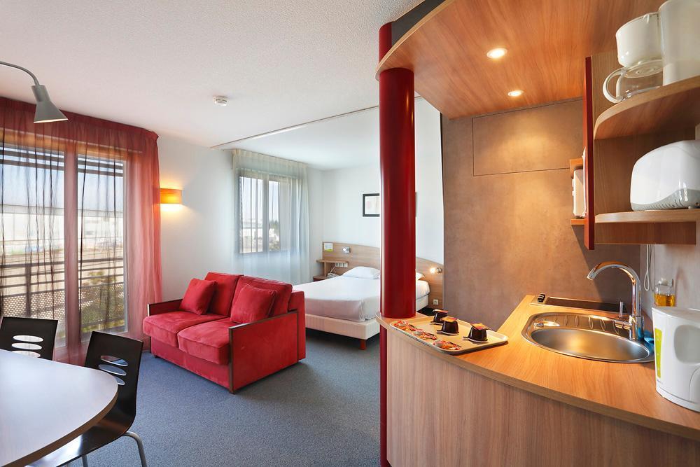 Suite-Home Orleans-Saran Exterior photo