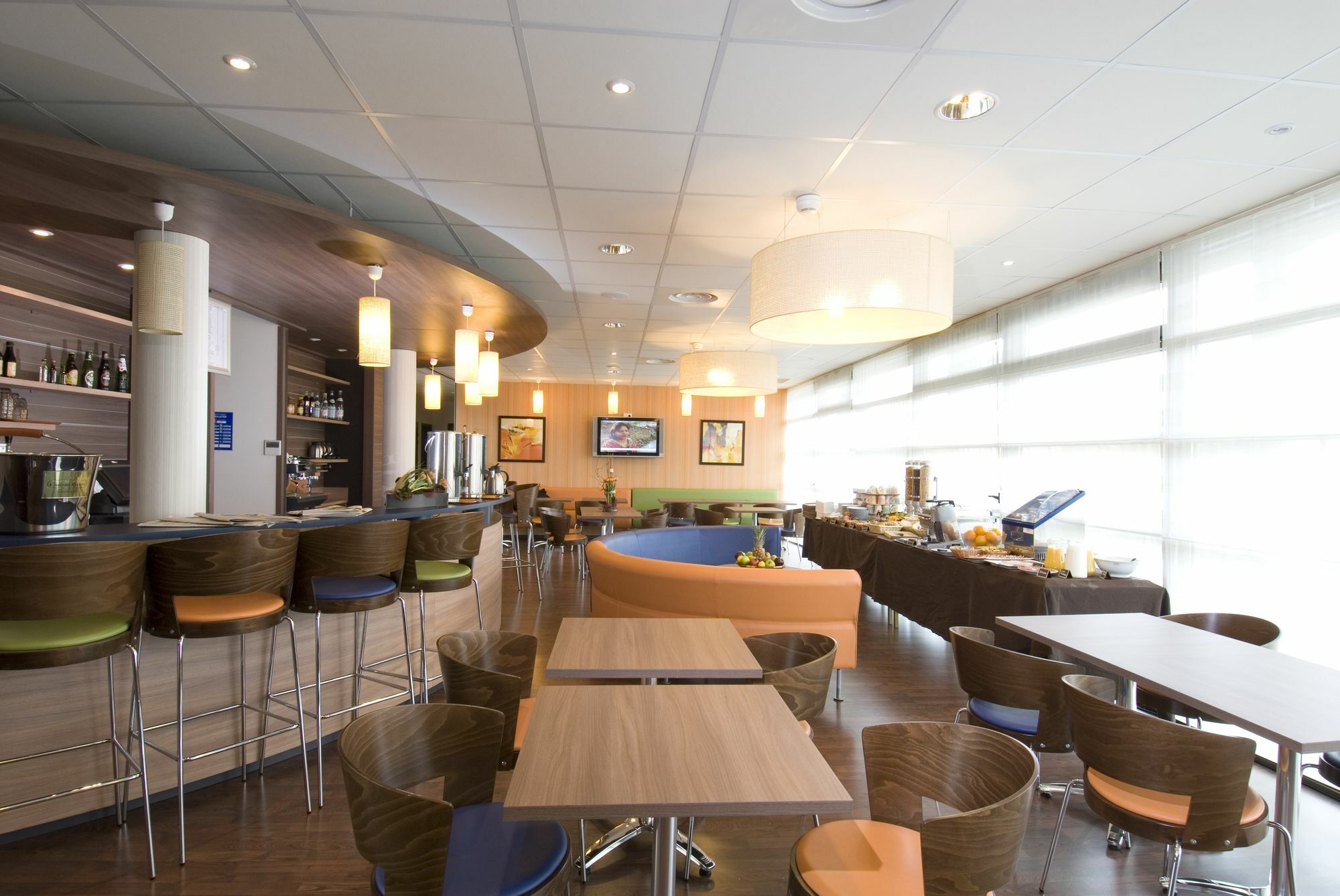 Suite-Home Orleans-Saran Restaurant photo